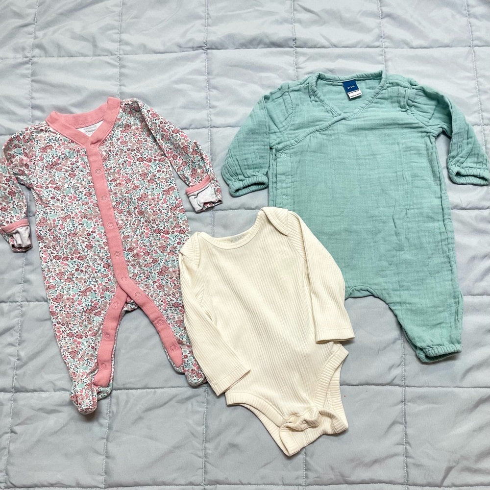 Old Navy 3 piece bundle 0-3 Months